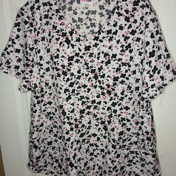 Chic Floral V-Neck Blouse - Picture 1 of 6